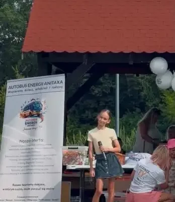Uczennice zbiórką w parkach wsparły chorego Artura
