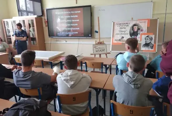 Kowal: Narodowe Czytanie „Dziadów” Mickiewicza w wykonaniu uczniów ZS CKR