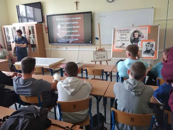 Kowal: Narodowe Czytanie „Dziadów” Mickiewicza w wykonaniu uczniów ZS CKR