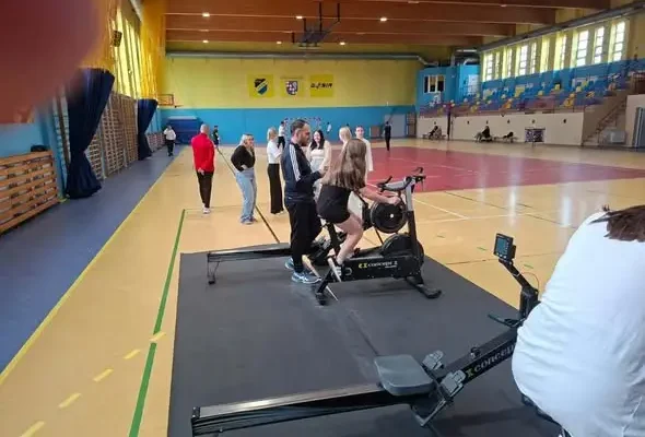 Chocieńscy uczniowie testują siły przed powiatowym triatlonem