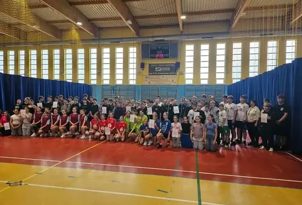 Koszykówka 3×3 w Choceniu: sukcesy uczniów w powiatowych igrzyskach