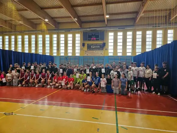 Koszykówka 3×3 w Choceniu: sukcesy uczniów w powiatowych igrzyskach