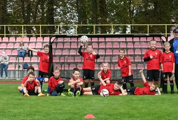 Młodzi piłkarze GKS Łokietek Brześć Kujawski rywalizowali w Chodczu