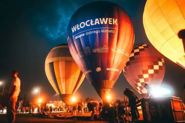 Kobaltowy balon nad Włocławkiem – VI Fajans Festiwal w pełni