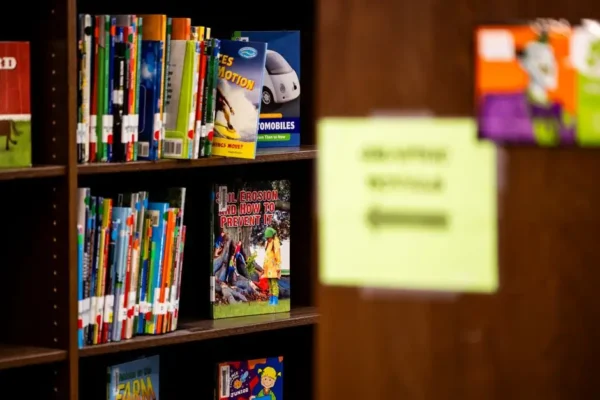 Klasa II d z wizytą w Miejskiej Bibliotece Publicznej im. Zdzisława Arentowicza