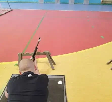 Uczniowie z Chocenia stawiają pierwsze kroki w strzelectwie sportowym