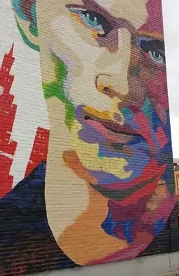 Mural Krzysztofa Kamila Baczyńskiego ozdobił ścianę „Baczyna” we Włocławku