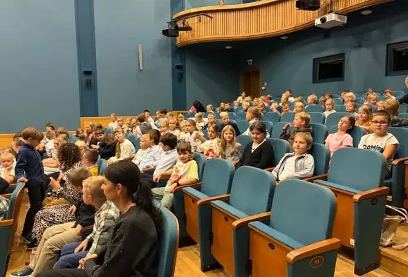 Uczniowie z klas II i III odwiedzili Teatr Impresaryjny we Włocławku