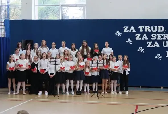 Dzień Edukacji Narodowej w naszej szkole – podziękowania i wyjątkowa akademia