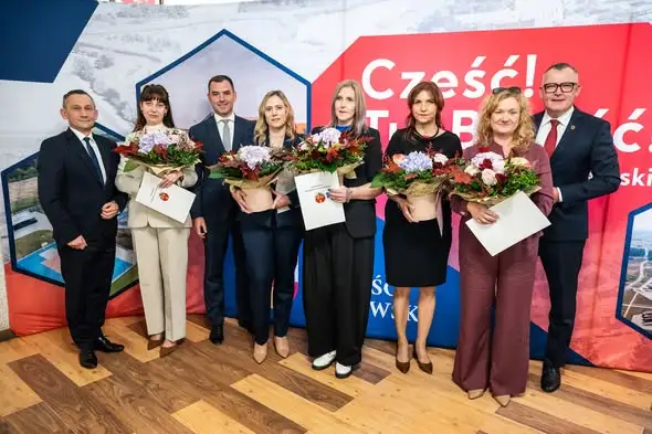 Nagrody Burmistrza Brześcia Kujawskiego dla 16 nauczycieli z okazji Dnia Edukacji Narodowej