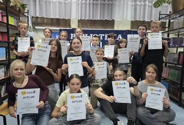 Noc Bibliotek w Choceniu: uczniowie odkrywali, że biblioteka to nie tylko książki
