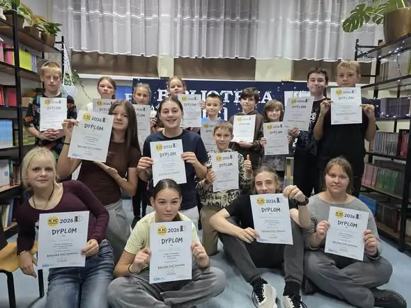 Noc Bibliotek w Choceniu: uczniowie odkrywali, że biblioteka to nie tylko książki
