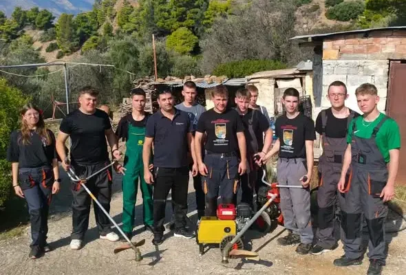 Praktyki zawodowe w terenie: weterynarze, mechanicy i kucharze w akcji