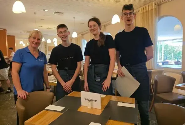 Uczniowie ZS CKR Kowal szkolą się w Grecji – weterynaria, mechanika i gastronomia