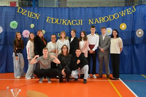 Dzień Edukacji Narodowej w szkole w Izbicy Kujawskiej – montaż i życzenia