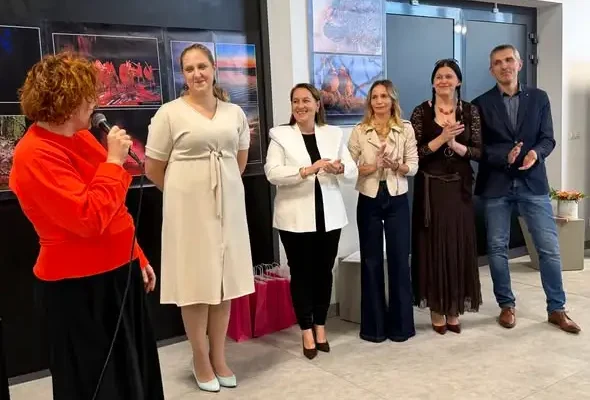 Wernisaż fotografii koła „W obiektywie” w BCKiH – wystawę można oglądać do dziś