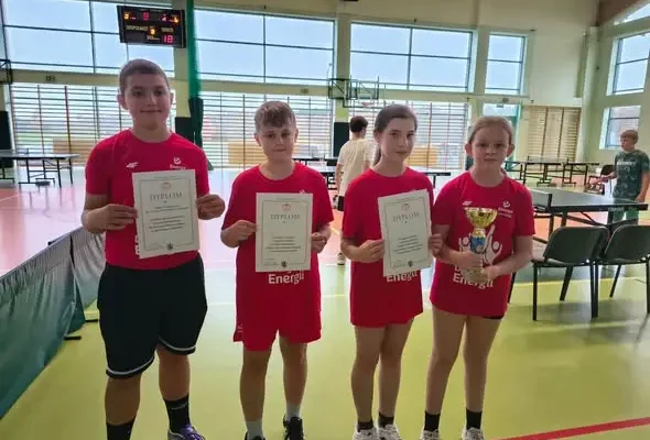 Tenis stołowy: uczniowie z Choceńia z medalami i awansami w powiecie