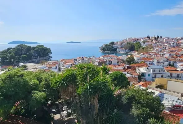 Erasmus+ na Skiathos: grecka przygoda uczniów z turkusowym morzem i filmowymi krajobrazami