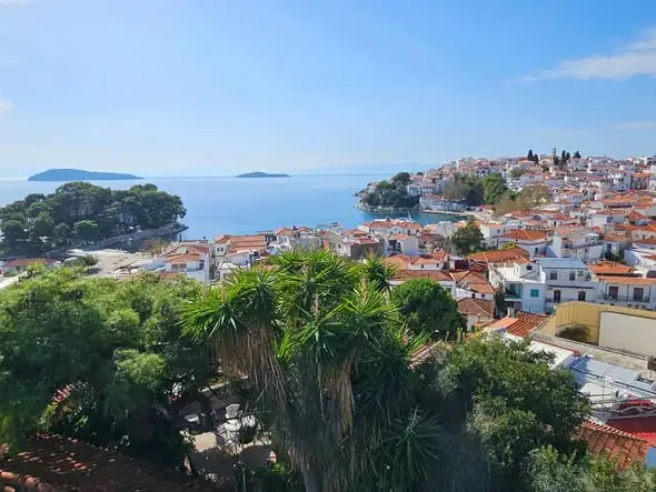 Erasmus+ na Skiathos: grecka przygoda uczniów z turkusowym morzem i filmowymi krajobrazami