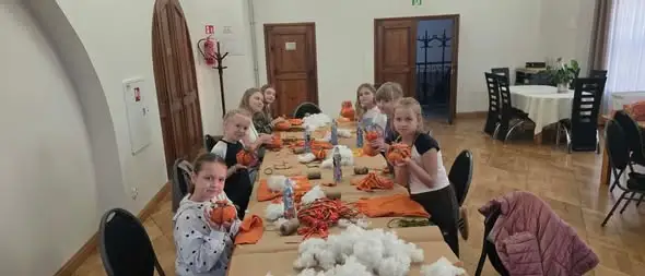 Jesienne warsztaty w Klubie Młodzieżowym LCDK – dynie z tkanin